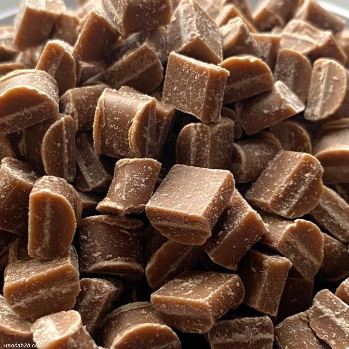 Quadrotti di puro cioccolato gusto caramello di circa 5 mm. Ottimi per la farcitura di prodotti prima della cottura quali muffin, cookies e panettoni. 