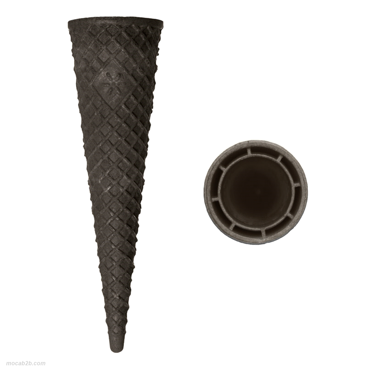 Cono vegano nero alto 170mm - diametro interno 49mm - diametro 36mm. L’aggiunta di farina di cereali nell’impasto ne esalta la croccantezza.
 