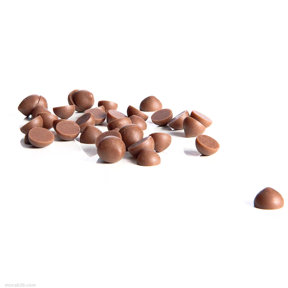 Copertura al latte. Ottenuta da cacao forastero e da massa di puro Arriba Nacional con note primarie di noce, banana, e agrumi, fresco e delicato, con presenza di note anche più marcate di cacao. IDEALE PER tutti gli utilizzi in pasticceria e cioccolateria, grazie al concaggio tradizionale garantisce la massima lavorabilità in temperatrice e nei macchinari per la produzione di cioccolatini. 