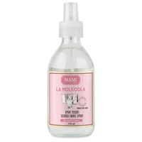 La sua speciale MOLECOLA, neutralizza i cattivi odori degli indumenti lasciando una piacevole e delicata nota di freschezza che dura nel tempo. 