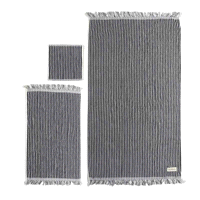 Set 3 teli mare laurens a righe blu navy 100% cotone e spugna. Misure: 30x30/77x50/77x142. Asciugatura veloce e materiale di lunga durata. 