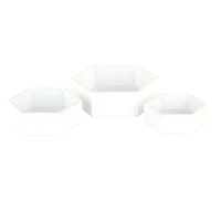 Set 3 esagoni bianchi. Misure: 17x5,5/20x6,5/25x7,5cm. 