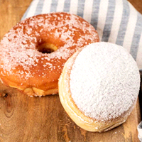 Krapfen al burro è un semilavorato di pasticceria ricco di burro, ideale per realizzare krapfen, bomboloni e croissants. 