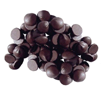 Cacao totale 67%, burro di cacao 41%. Eccellente copertura di cioccolato extra fondente ottenuto da cacao pregiati e raffinati nel gusto e nell’aroma, ottimo nella realizzazione di cioccolato plastico, cremini, ganache, mousse, bavaresi, baci, tartufi, griottes, praline. 