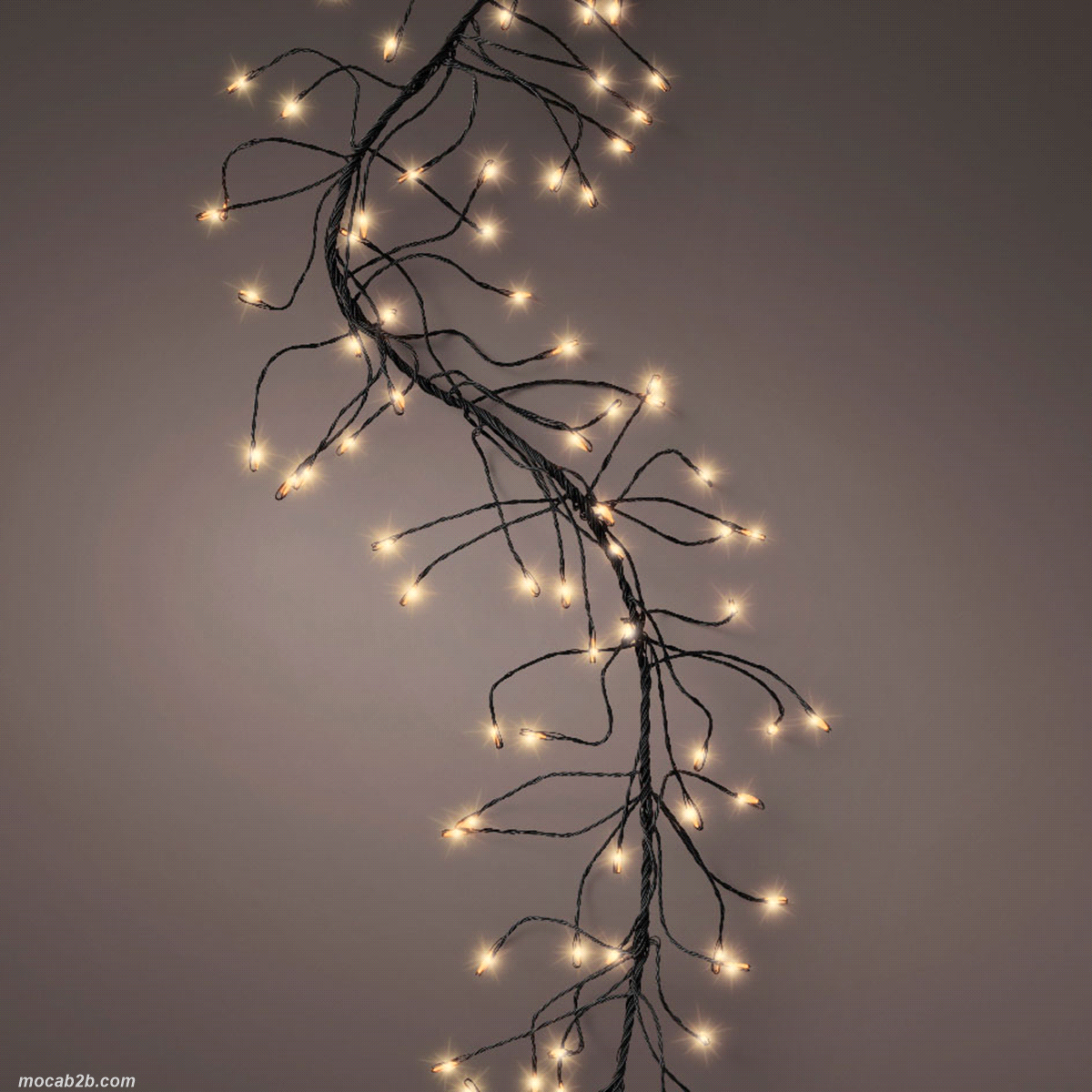 Filo di luci nero con led bianco classico,con 8 funzioni scintillanti da esterno. Dimensioni: 300cm. 