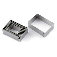 Set di tagliapasta rettangolari in acciaio inox, con bordi extra lisci per tagli netti e precisi.
Nella scatola (in acciaio) sono inclusi 7 stampi con dimensioni: 65x50mm, 60x45mm, 55x40mm, 50x35mm, 47x32mm, 43x28mm, 37x25mm. 