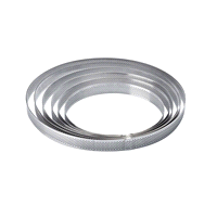 Il prodotto di punta di questo sistema sono le fasce inox microforate: i microfori permettono infatti di sostenere il bordo della torta, evitandone il collasso in cottura, e una doratura ottimale dei fondi.
H 2 cm.
Ø 23 cm fascia inox.
Ø 22 cm crostata cotta.
14/16 porzioni. 