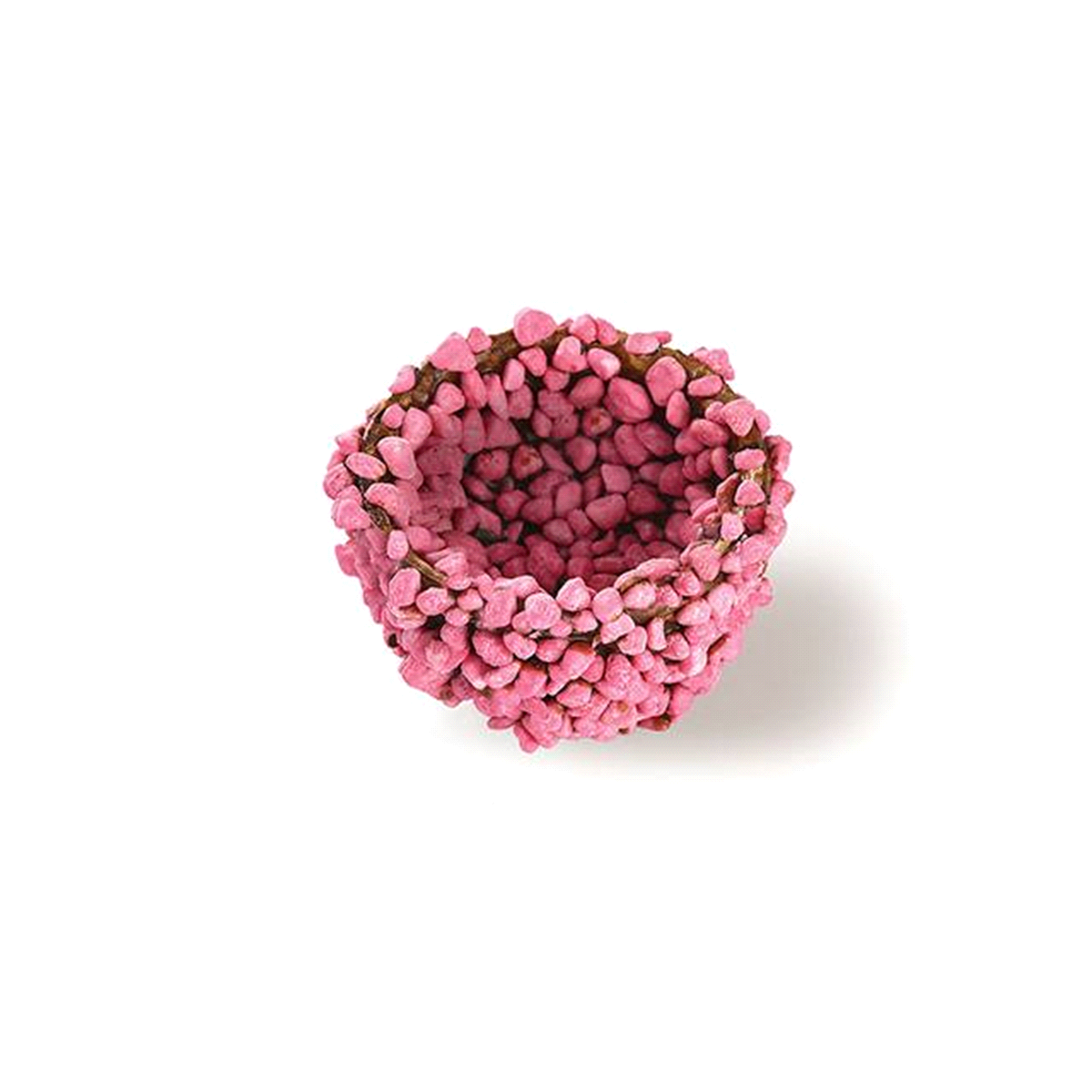 Cestine in cialde stampata ricoperte di cacao e granella di riso soffiato alla fragola. Dimensione: 2,1 cm – Ø 4,5 cm. 