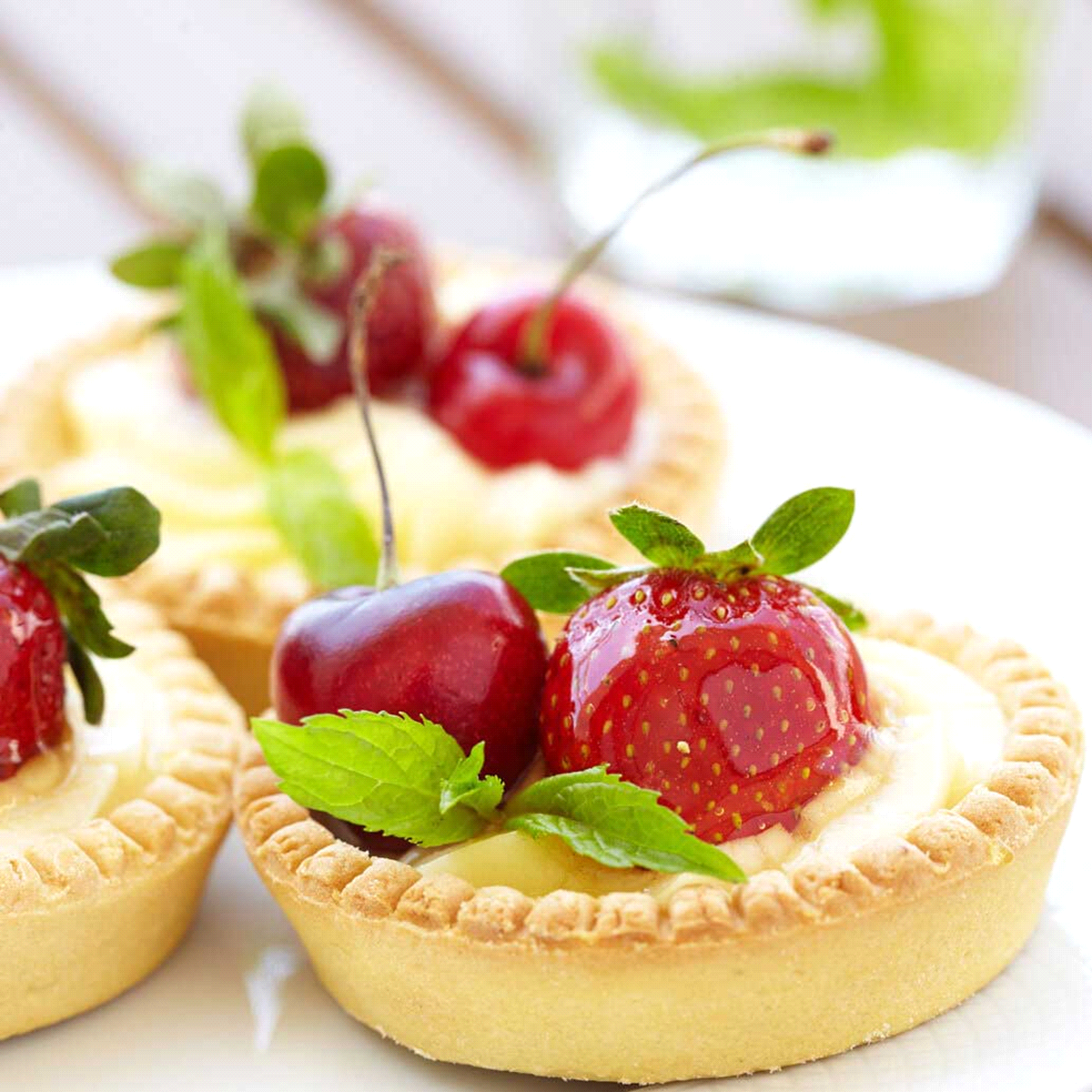 Preparato in polvere per crema a caldo a base di amido di mais,di riso e guar. 
Ideale per la preparazione di crema pasticcera per pastorizzatori o preparazioni tradizionali. Buona resistenza anche al forno per dolci da cuocere, sostituisce la farina o altri amidi presenti in ricetta tradizionale, rallenta la sineresi. 