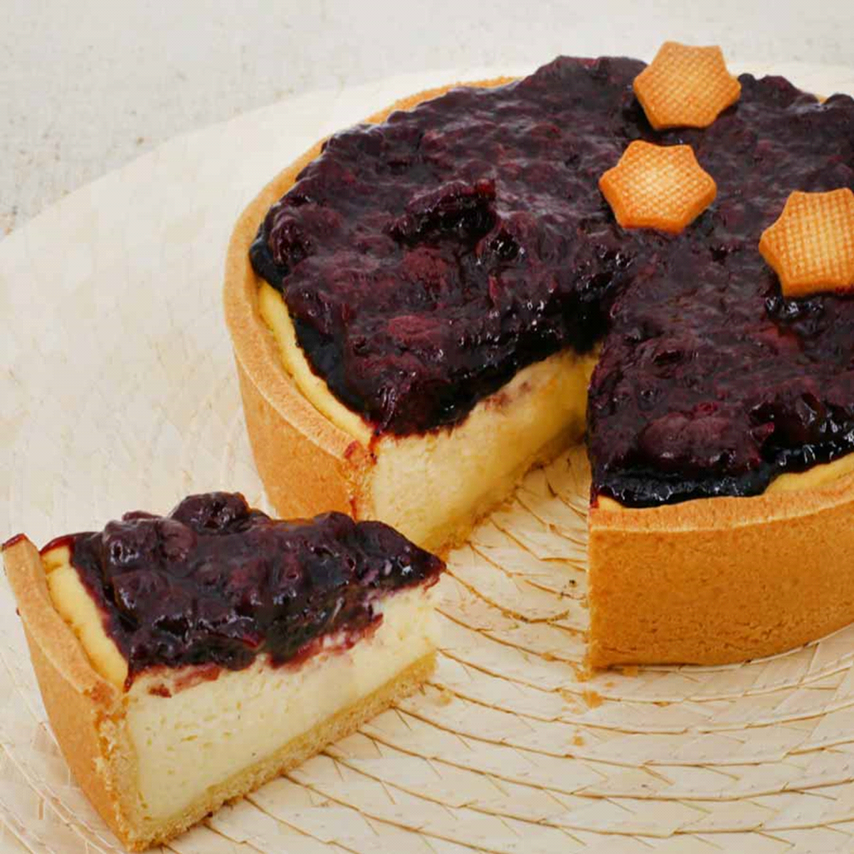 Preparato in pasta con frutti di bosco in pezzi, per farcitura e guarnizione di prodotti di pasticceria. 
Ideale per torte, fagottini, crostate, semifreddi, dessert, ecc. 
Stabile alla cottura e alla congelazione. 