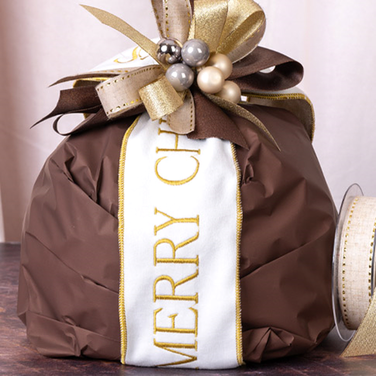 Fascia velluto bianco oro merry christmas. Misure: 9x114cm. 