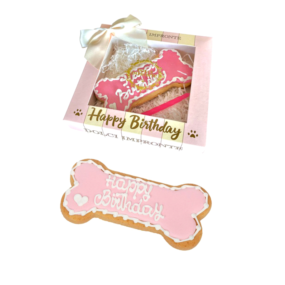 Biscotto in delicata pasta frolla,  decorato a mano in colore rosa con scritta Happy Birthday e candelina.  Confezionato in scatola di cartone rosa con fiocco. 
