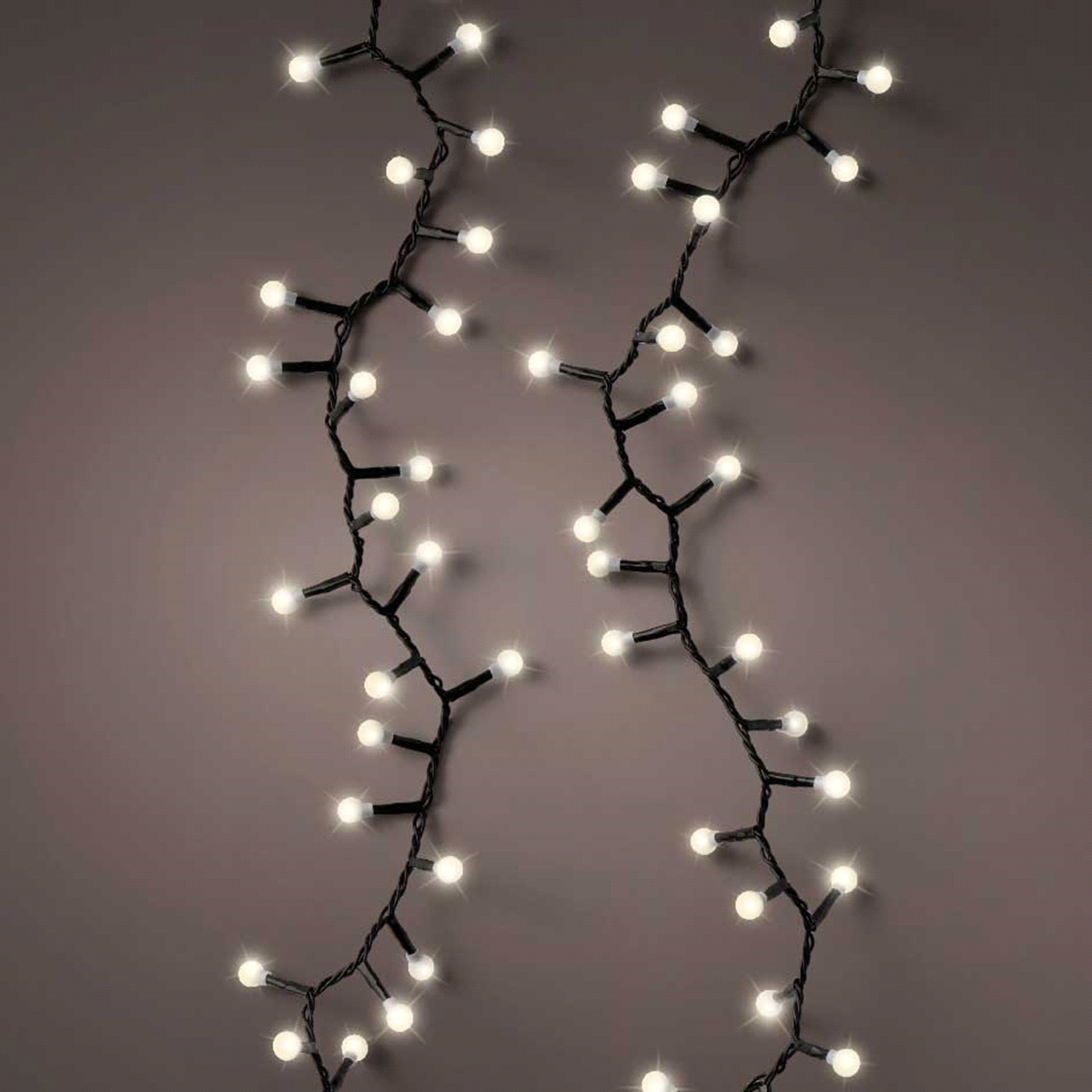 Luci scintillanti nero a led bianco caldo, con 8 funzioni da esterno. Lunghezza 11 metri. 