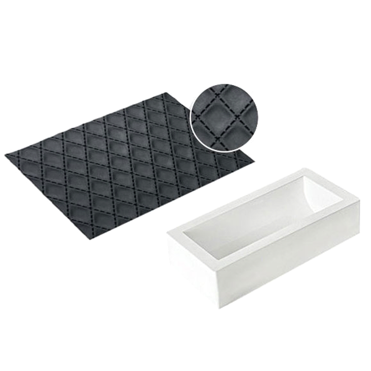 Il tappetino matelassè di dimensioni 280 x 185 h 6 mm si presenta nel colore nero e si adatta perfettamente allo stampo dalla forma tronchetto Bûche (250 x 90 h 70 mm) permettendo così, dopo aver inserito il tappetino al suo interno, di realizzare un perfetto tronchetto in preparazioni cotte o semifreddo dalla trama a rombo. 